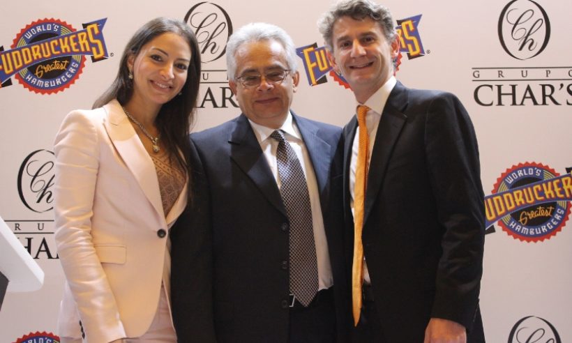 Daniel Nieves - Grupo Char's EVP, Lina Chaar - Grupo Char's Director and Peter Tropoli - Luby's, Inc. COO celebrate a partnership to bring Fuddruckers fast casual brand to Colombia at a recent press conference in South America. The event was also attended by Jeff Hamilton, Commercial Attache U.S. Embassy, Bogota, Colombia (PRNewsFoto/Fuddruckers)