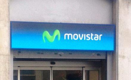 Photo credit: Tienda Movistar» de Andreuvv - Trabajo propio. Disponible bajo la licencia CC BY-SA 3.0 vía Wikimedia Commons