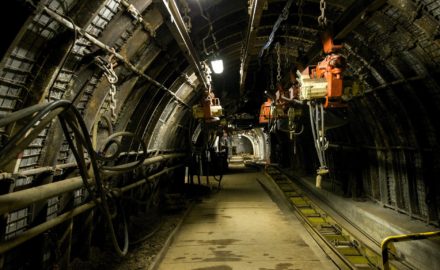 Photo of an example mine courtesy 24ox24 and Pixabay.