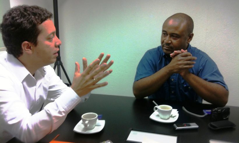Ruta N's Alejandro Franco discusses plans with Finance Colombia's Loren Moss
