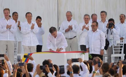 colombia peace signing santos timochenko