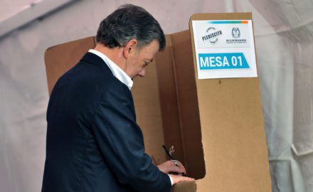 colombia peace signing santos timochenko vote plebiscite
