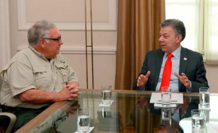 Howard Buffett, son of U.S. tycoon Warren Buffett, has donated $32 million to Colombia peace process Juan Manual Santos (Credit: Presidencia de la Republica)