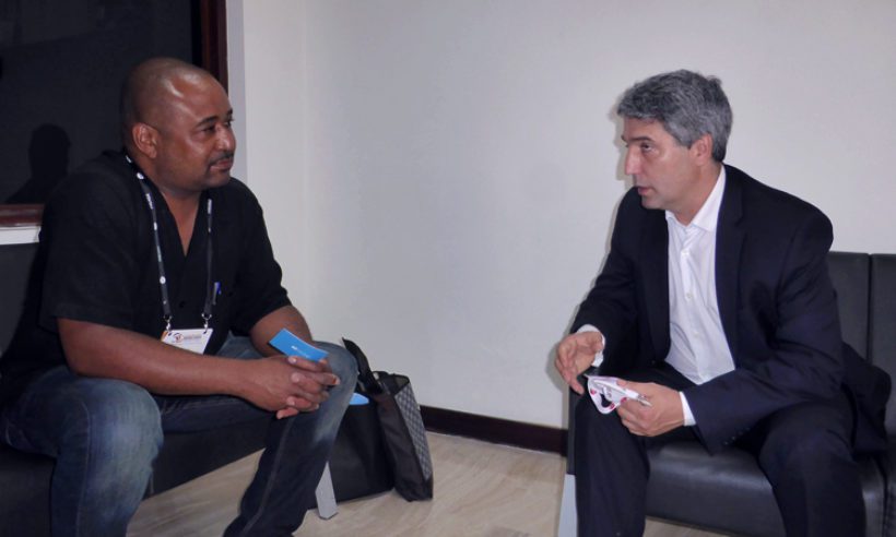 Marcelo González (right), CEO VeriTran, speaks with Loren Moss (left) of FInance Colombia. (Photo credit: Loren Moss)
