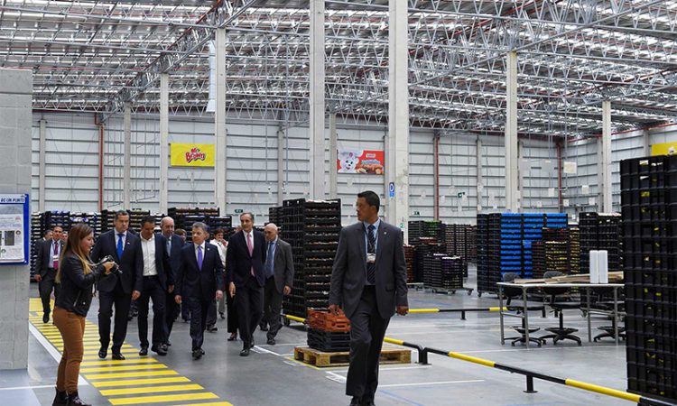 Bimbo opens new plant in Colombia and receives a visit from Colombian President Juan Manuel Santos. (Credit: Presidencia de la República)