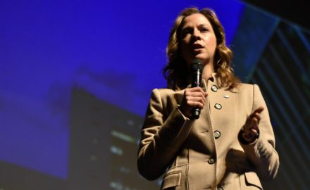Commerce Minister María Claudia LaCouture speaking at a MinCIT event. (Credit: MinCIT)