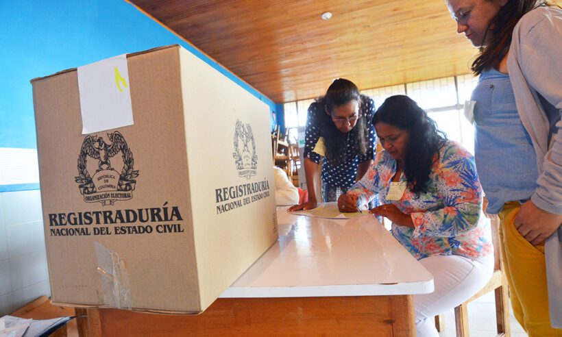 Election judges count mining referendum votes at a voting center in Sucre on October 1. (Credit: Juan Carlos Higuera)