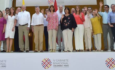 Photo: Colombian President Juan Manuel Santos and Peruvian President Pedro Pablo Kuczynski at the IV Gabinete Binacional Colombia-Perú. (Credit: Colombian Ministry of Commerce, Industry, and Tourism)