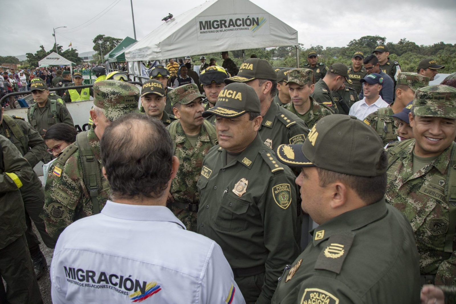 Police and migration officials work together in Cúcuta. (Credit: National Police of Colombia)