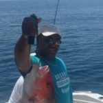 Fishing in the Gulf of México with a red snapper and Serengeti Strata lenses – polarized lenses are essential for watersports.