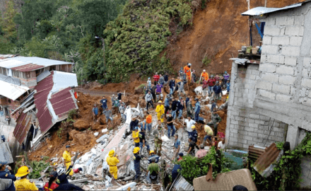 A dozen people, including four children, were killed yesterday by mudslides the struck the central Colombian town of Marquetalia in the middle of the night.