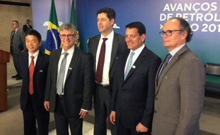 Felipe Bayón (second from the right) signed the contract today in Brasila. (Photo credit: Ecopetrol)