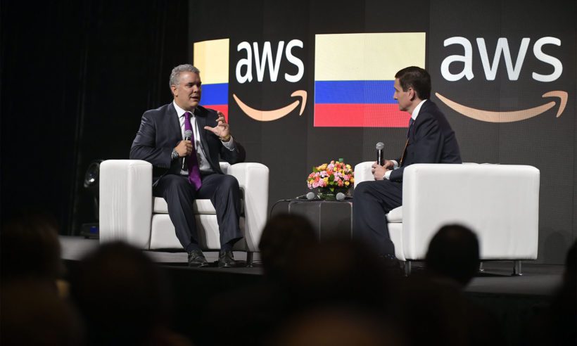 Colombian President Ivan Duque With Jeffrey Kratz, Amazon AWS public sector regional director for Canada, Latin America and The Caribbean at the 1st Amazon AWS Public Sector Summit held in Colombia. Photo credit: Efraín Herrera- Presidencia de la República