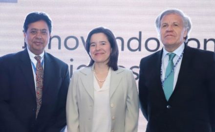 Left to right: Victor Muñoz, Sylvia Constain, Luis Almagro