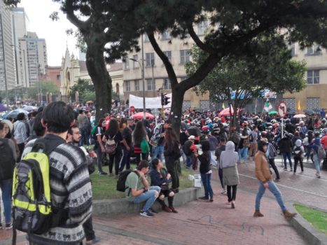 Protesters in the Colombian capital of Bogotá, Colombia: EEIM – CC BY-SA 4.0,