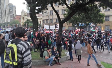 Protesters in the Colombian capital of Bogotá, Colombia: EEIM – CC BY-SA 4.0,