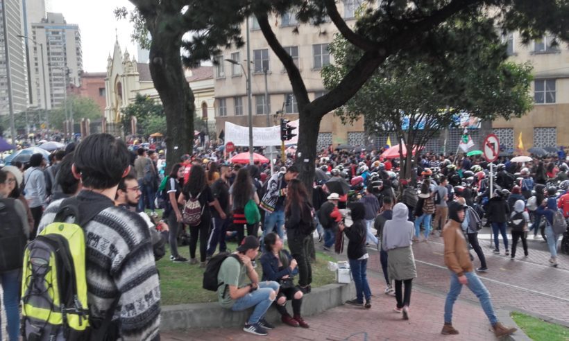 Protesters in the Colombian capital of Bogotá, Colombia: EEIM – CC BY-SA 4.0,