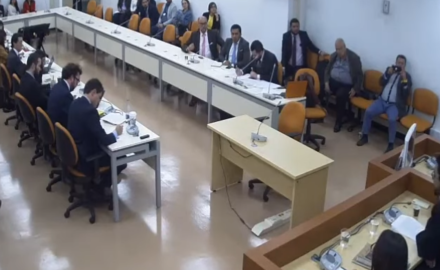 Video footage where SIC head Andrés Barreto rules Uber illegal in Colombia