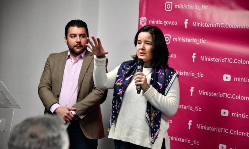 Sylvia Constain, Colombia's Minister of Information Technology & Communications (with microphone)
