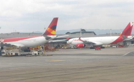 While Copa & Viva Airlines have not announced any fleet groundings so far, this week, Avianca & LATAM have announced significant cutbacks on routes, grounding between 30-40% of their fleets in the face of the Coronavirus COVID-19 Pandemic.