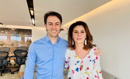 Today, Medellín Mayor Daniel Quintero (above left) announced the appointment of Eleonora Betancur González (above, right) as the new executive director of ACI Medellín, the city’s investment promotion agency.