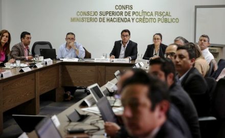 Colombia's meeting of the Superior Fiscal Policy Council of the Finance Ministry where suspension of the Fiscal Rule was approved. (photo: Minhacienda)