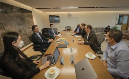 Medellín Mayor (center left) meets with ambassador Luis Diego Monsalve