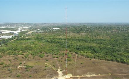 The measurements are carried out by means of a 150-meter-high meteorological tower that was installed in a lot near the oil producer’s Cartagena refinery.