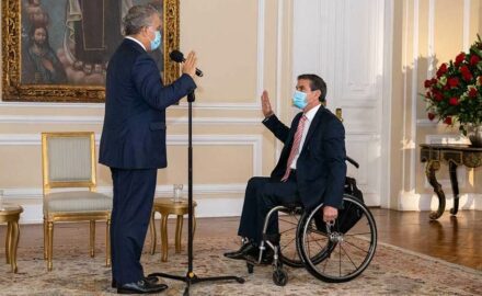 Jairo Clopatofsky, seated