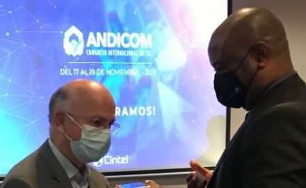 Manuel Martinez Niño, the Executive Director of Cintel & Loren Moss (r)