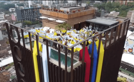 Colombians & Expats Rally In Medellín To Show Solidarity With Ukraine