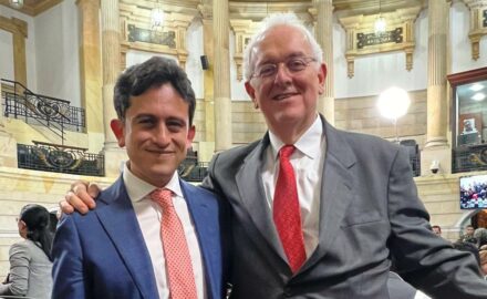 Taxation chief Luís Carlos Reyes (left) & Finance Minister José Ocampo