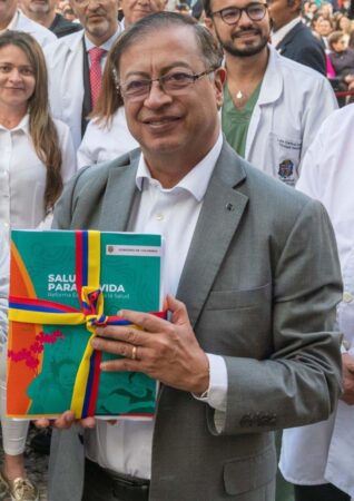 Colombian President Gustavo Petro presents his proposal for reworking the Colombian health system (photo: César Carrión, Presidencia)