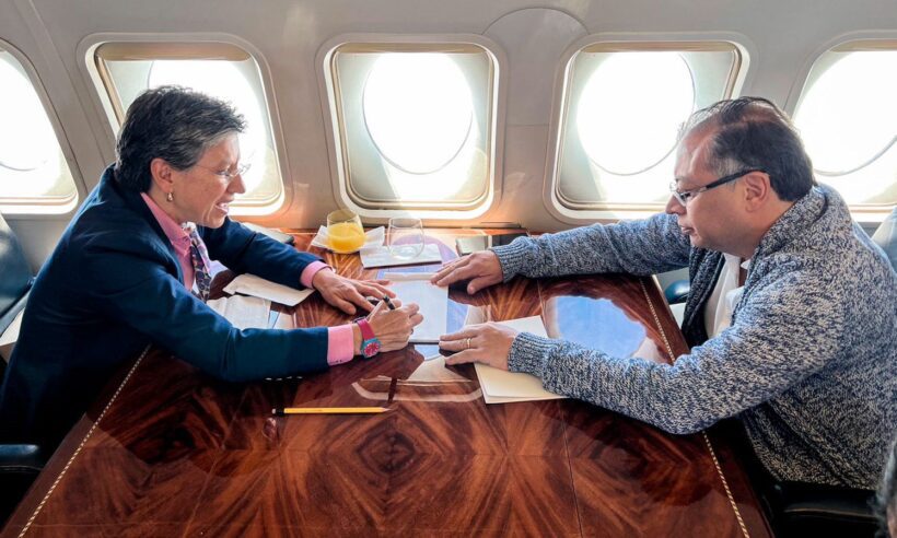 Bogotá's mayor Claudia Lopez and Colombian President Gustavo Petro traveling together to the meeting of Colombian capital cities in Guaviare credit: Andrea Puentes - Presidencia de la República