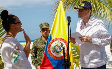 Colombian Foreign Minister Álvaro Leyva Durán swore in Colombia’s new Vice Minister of Multilateral Affairs of the Ministry of Foreign Affairs, Elizabeth Taylor Jay.