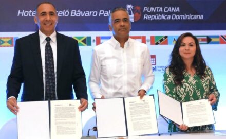 Nelson Arroyo, president of the Board of Directors of Indotel, Joel Santos, Minister of the Presidency of the Dominican Republic and Sandra Urrutia, Minister of ICT