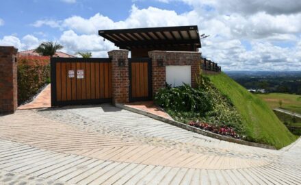 Offered by Saber Real Estate, Rionegro, Colombia +57 (4)537-0579 +57 313 683-2928