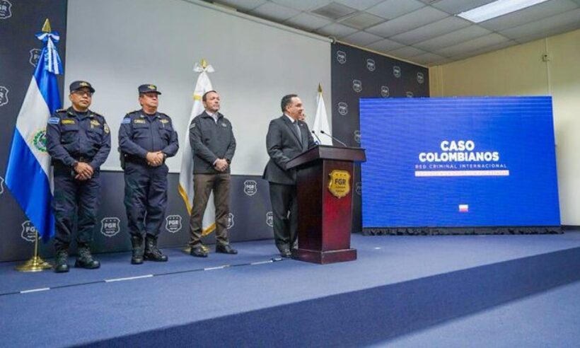 Prosecutor of El Salvador publicly presents the case against 110 Colombians and others allegedly involved in the Gota a Gota loan shark operation. (Photo: General Prosecutor Office of El Salvador, @FGR_SV)