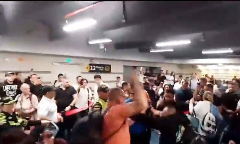 An ugly brawl broke out when angry Avianca passengers were stranded in Barranquilla.