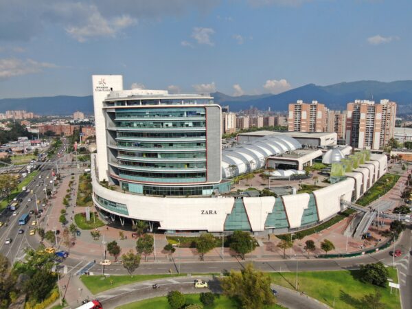 Photos of Titan Plaza courtesy of Parque Arauco