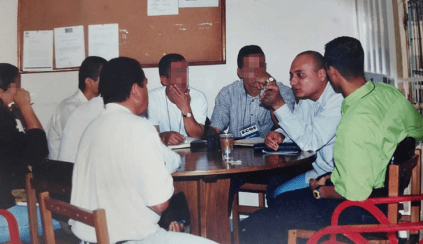 Holguín participating in the peace process at the Bellavista prison. (Photo: Courtesy of Henry Holguín.)
