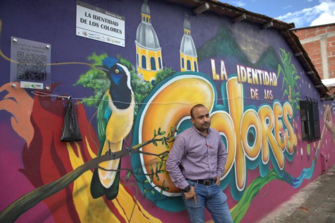 Supía Mayor Marco Antonio Londoño Zuluaga in front of one of the many colorful street art pieces that can be seen throughout the town.