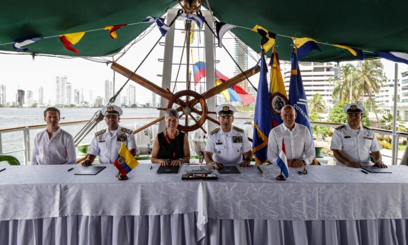 The contract-signing ceremony was attended by representatives from both Cotecmar and Damen, as well as high-ranking officials from the Colombian Navy and the Dutch ambassador to Colombia.