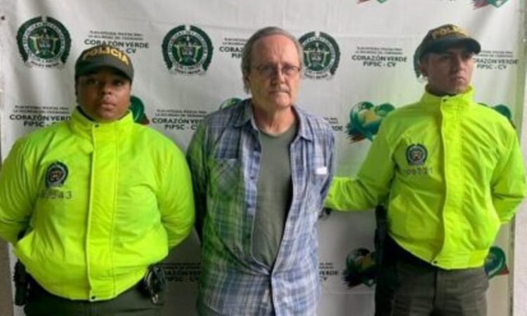 The man involved in the conversations was identified as Thomas Michael Renno who, according to the evidence collected, sought to evade action by the authorities with three different profiles (Tom Renno, Tom Rene and Tom Reinolds) that he also used to share photographs, videos and other types of pornographic material.