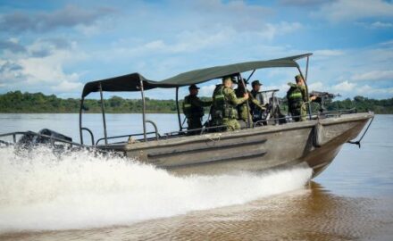 A speedboat from the Colombian Navy patrolling a river. (Source Colombian Navy Website)