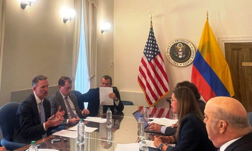 Colombian & US officials meet to discuss tariffs.