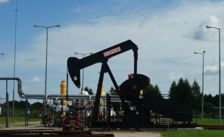 Oil Pump Courtesy Kobiecanka - Pixabay