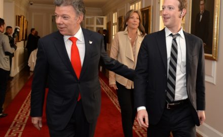 Colombia's President Santos (L) with Facebook CEO Mark Zuckerburg in Casa Nariño, Bogotá