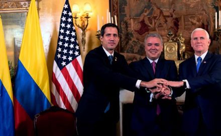 Photo: Venezuelan opposition leader Juan Guiadó, Colombian President Iván Duque, and U.S. Vice President Mike Pence pose for a photograph showing their solidarity in Bogotá beside the Venezuelan, Colombian, and U.S. flags. (Photo credit: Presidencia de la República)