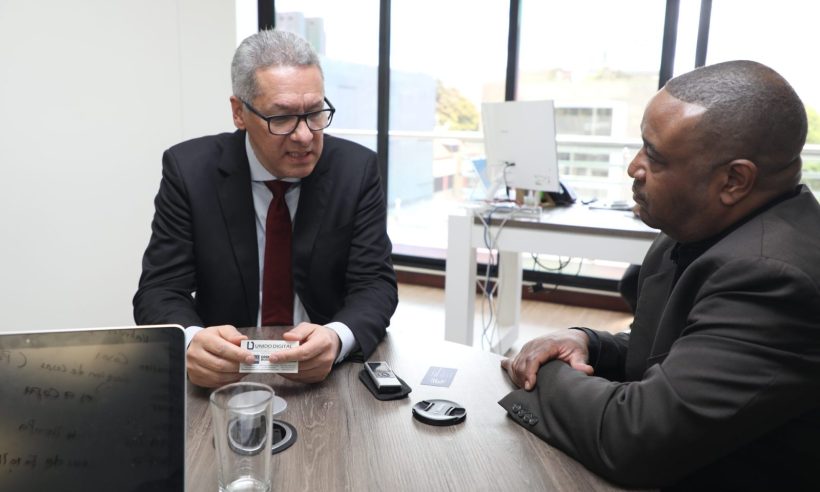 Leopoldo Albuquerque (left) of Smart City Business America